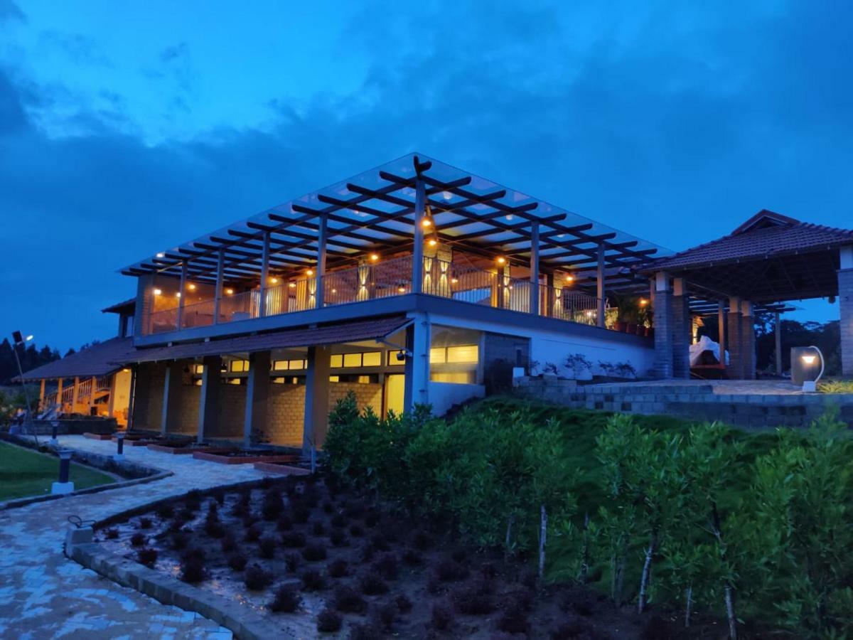 Hotel Biranji Aqua Retreat à Chikmagalūr Extérieur photo