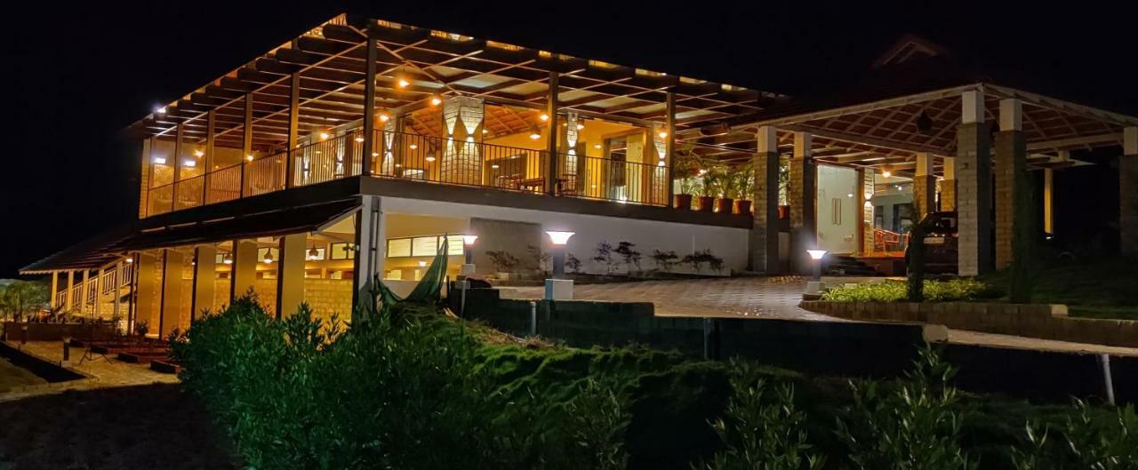 Hotel Biranji Aqua Retreat à Chikmagalūr Extérieur photo
